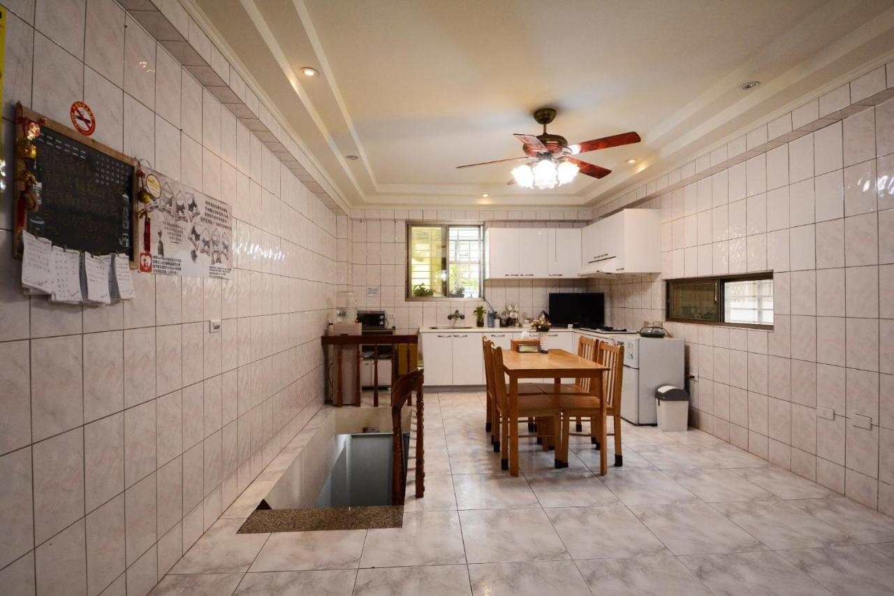 Ferienwohnung Ariyoshi Ya Tainan Exterior foto