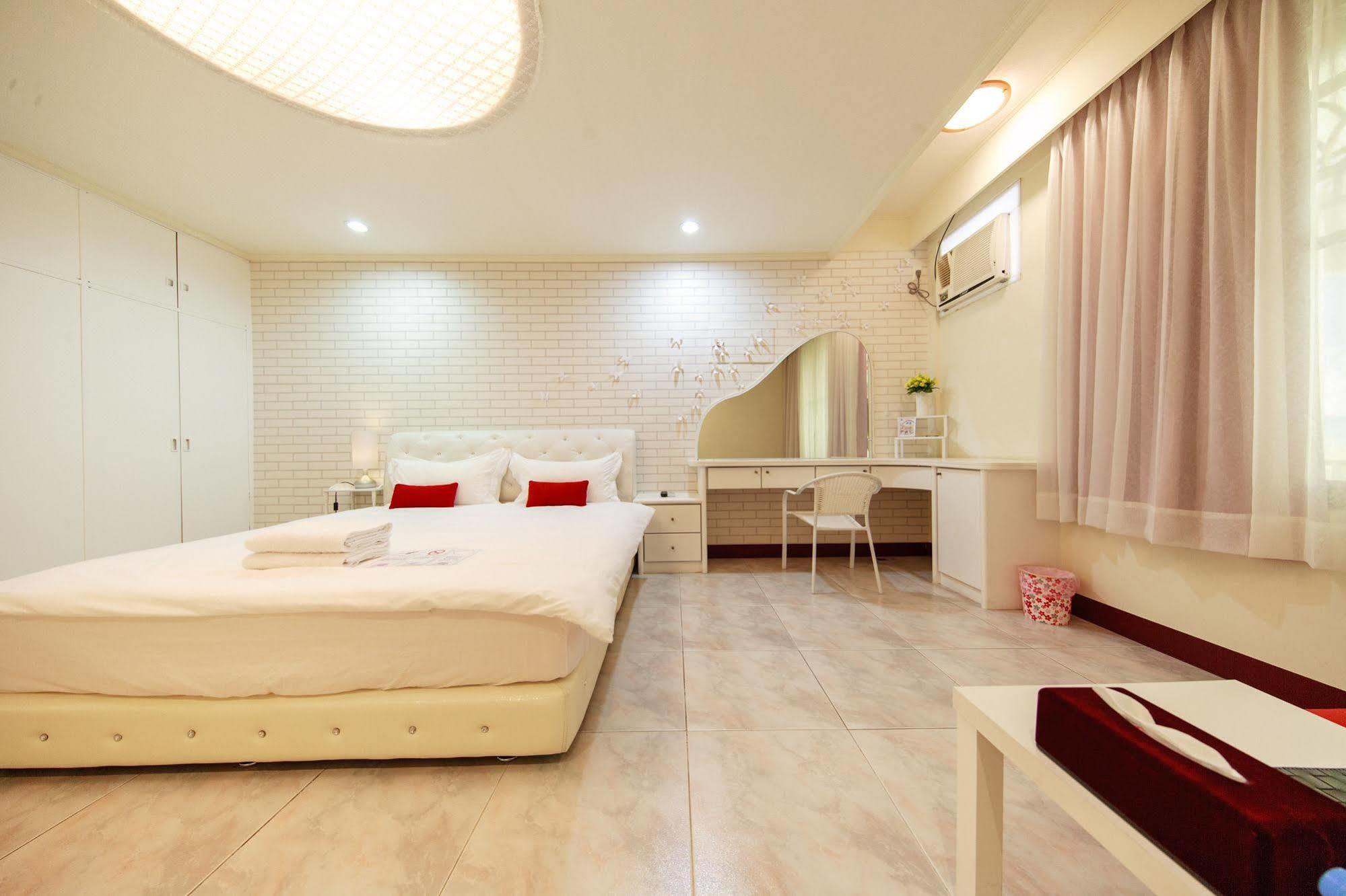 Ferienwohnung Ariyoshi Ya Tainan Exterior foto